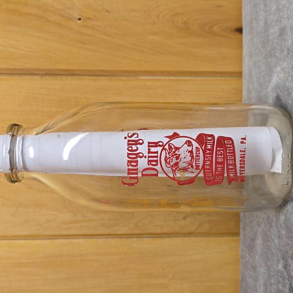 Gnagey's Dairy 1 Quart Duraglas Bottle